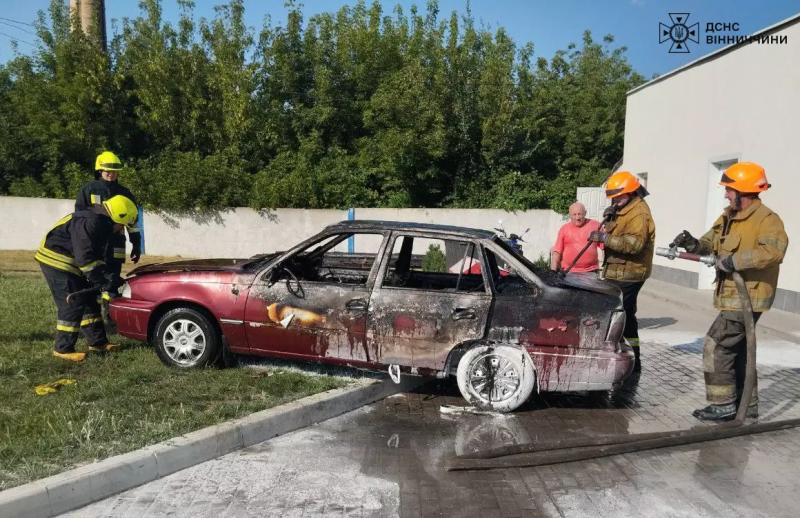 У Вінницькій області на АЗС згорів автомобіль