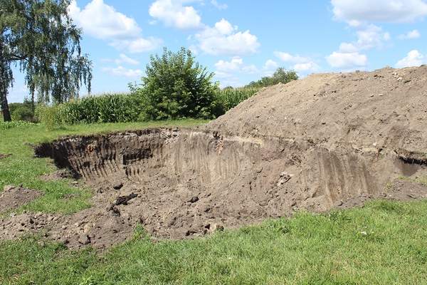 У Хмільницькому районі триває будівництво укриттів в закладах освіти