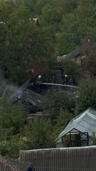 Пожежа на Симона Петлюри у Жмеринці: пожежники вранці рятували від вогню майно жмеринчан 