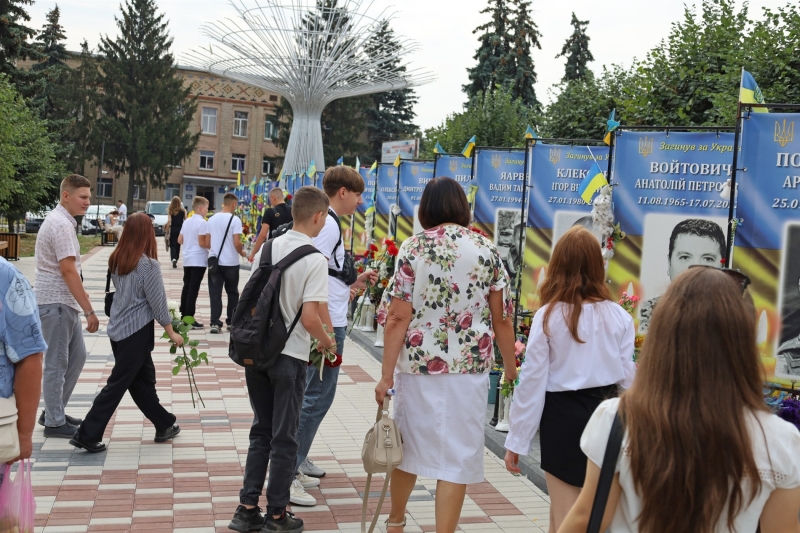 День Знань у Жмеринці: з вдячністю захисникам за 1 вересня