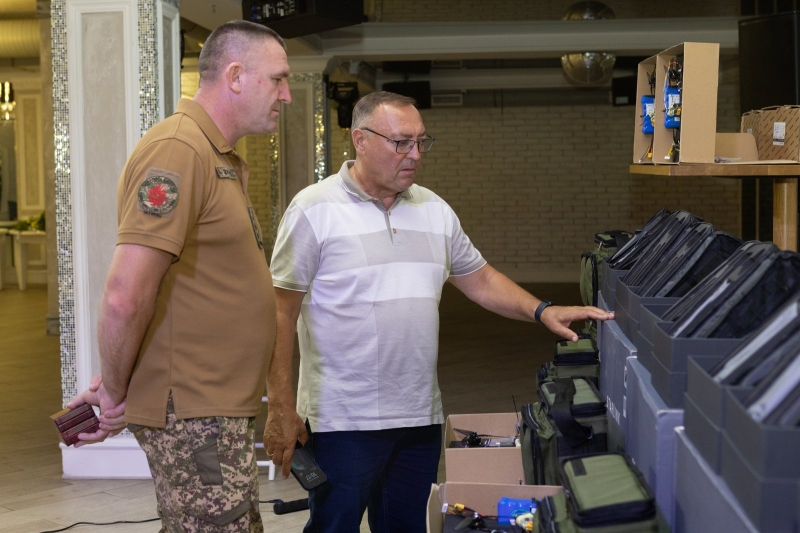 Дрони та обладнання на два мільйони гривень передали військовим “Вінничани”