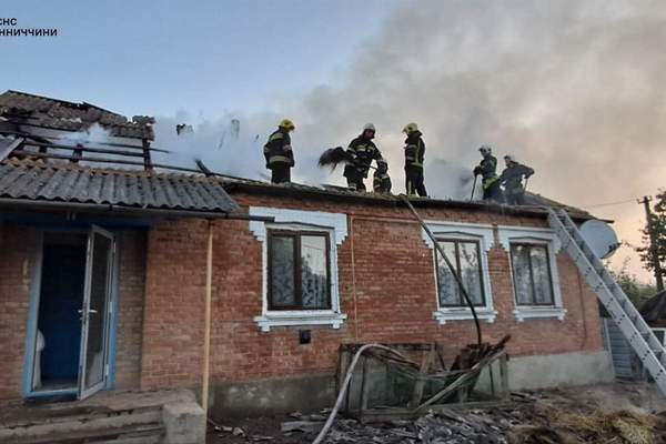 На Вінниччині уламки ворожої ракети зруйнували приватний будинок