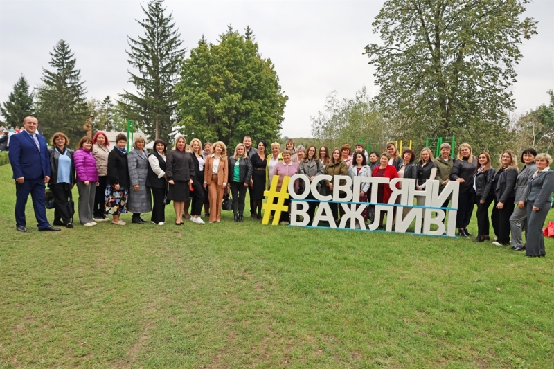 Побачення у таємничому саду влаштували у Жмеринці з нагоди професійного свята освітян