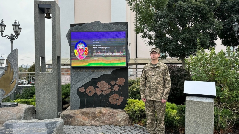 Покладання квітів на честь загиблих воїнів у Вінниці (Фоторепортаж)