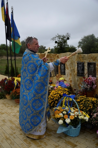 У День захисника України у Северинівці відкрили меморіал Слави: вшановують Героїв громади