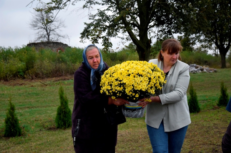 У День захисника України у Северинівці відкрили меморіал Слави: вшановують Героїв громади