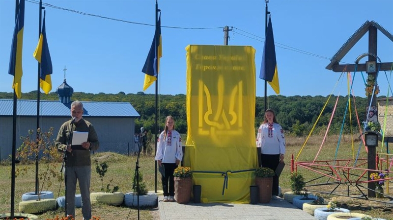 У селі Подільське на Жмеринщині відкрили меморіальний пам’ятник односельчанам-Героям 