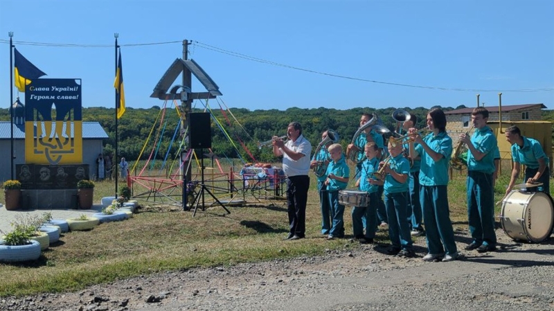 У селі Подільське на Жмеринщині відкрили меморіальний пам’ятник односельчанам-Героям 