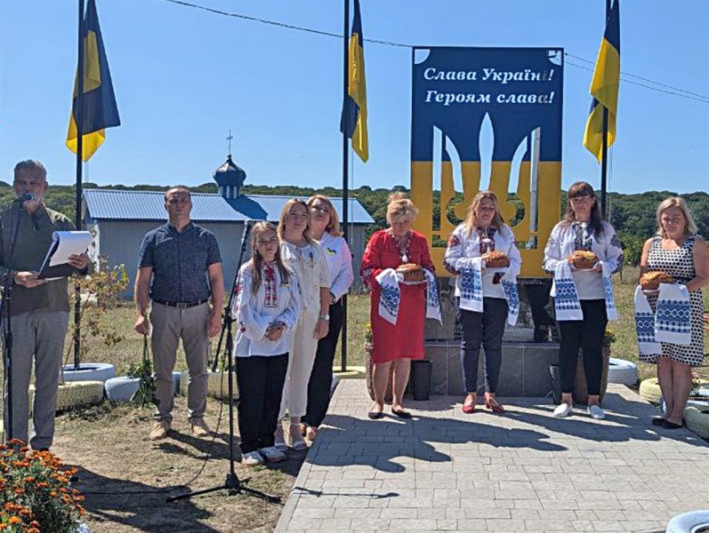 У селі Подільське на Жмеринщині відкрили меморіальний пам’ятник односельчанам-Героям 