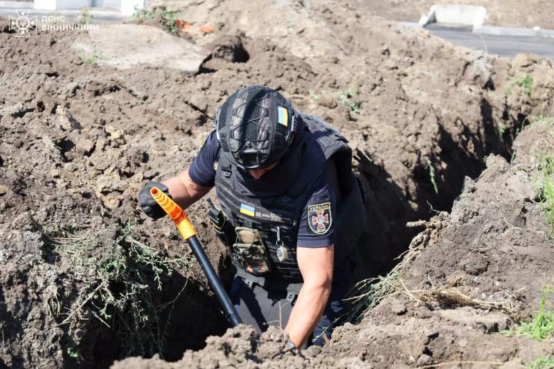 У Вінниці виявили дві авіабомби на території школи