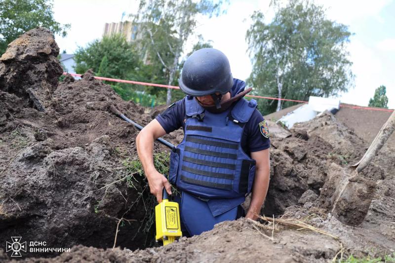 У Вінниці виявили дві авіабомби на території школи