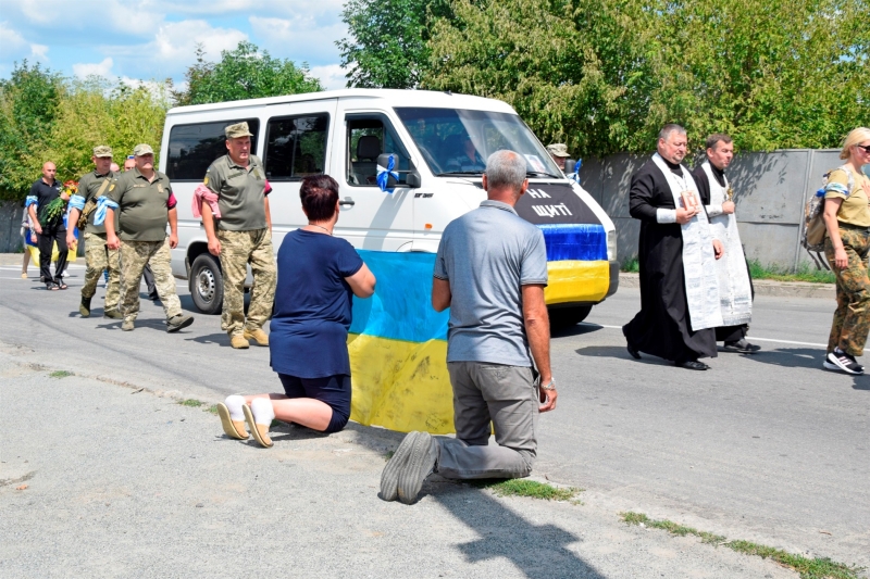 «Він не боявся куль і врятував мені життя»: побратими вшановують пам’ять Романа Радецького