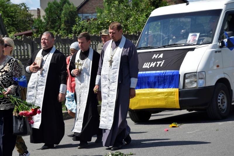 «Він не боявся куль і врятував мені життя»: побратими вшановують пам’ять Романа Радецького