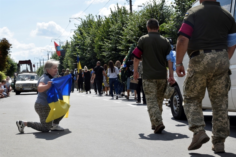 «Він не боявся куль і врятував мені життя»: побратими вшановують пам’ять Романа Радецького