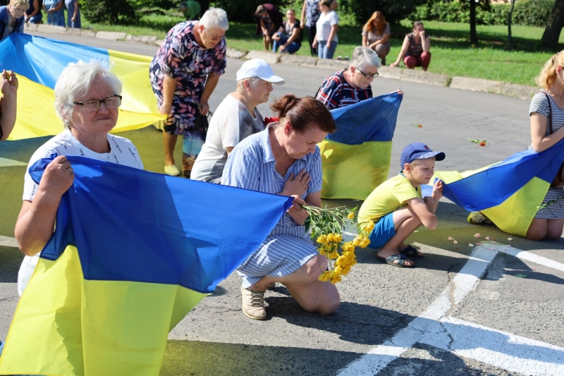 «Він не боявся куль і врятував мені життя»: побратими вшановують пам’ять Романа Радецького