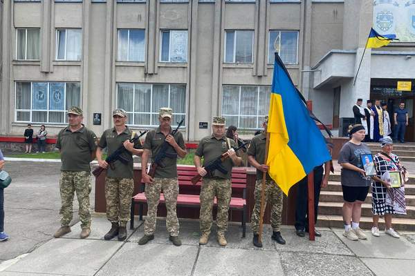 У Хмільнику попрощались з полеглим за Україну захисником Віталієм Левченком 