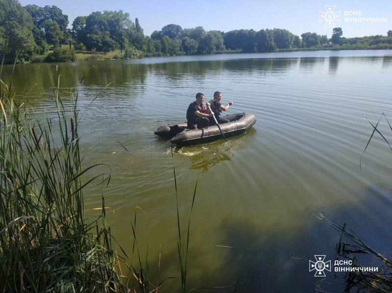 У Хмільницькому районі рятувальники вилучили з водойми потопельника