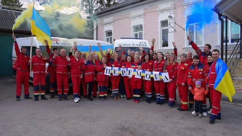 Лікарі, які змінили білі халати на бронежилети: дякуємо за Україну і вітаємо з Днем медика