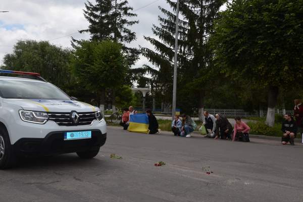 Сьогодні у Хмільнику віддали шану загиблому Герою Юрію Березі