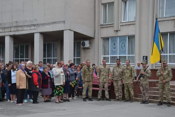 Сьогодні у Хмільнику віддали шану загиблому Герою Юрію Березі