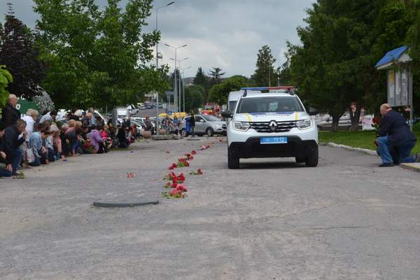 Сьогодні у Хмільнику віддали шану загиблому Герою Юрію Березі