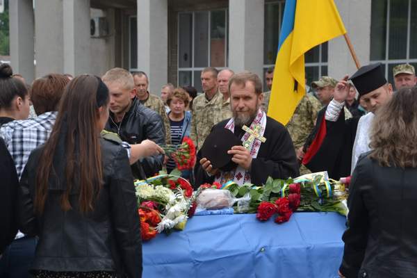 Сьогодні у Хмільнику віддали шану загиблому Герою Юрію Березі