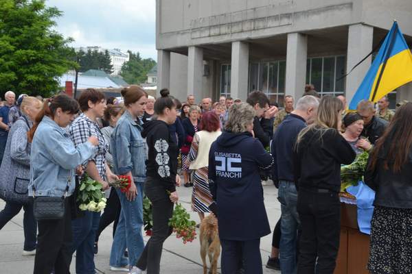 Сьогодні у Хмільнику віддали шану загиблому Герою Юрію Березі