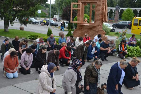 Сьогодні у Хмільнику віддали шану загиблому Герою Юрію Березі