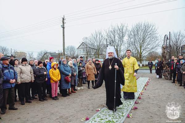 У Хмільницькому районі митрополит Симеон освятив новозбудовану на честь святої праведної Анни українську церкву