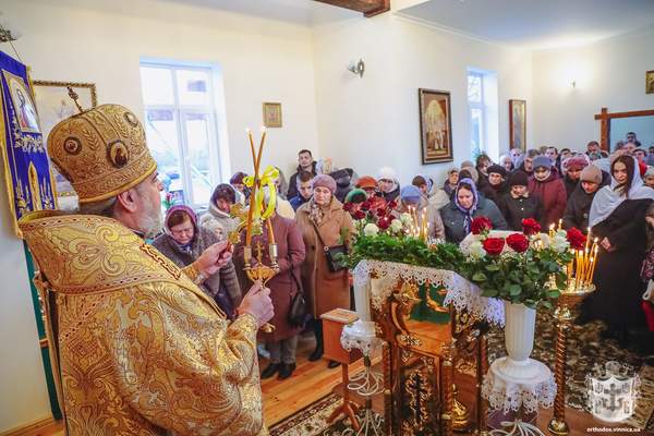 У Хмільницькому районі митрополит Симеон освятив новозбудовану на честь святої праведної Анни українську церкву