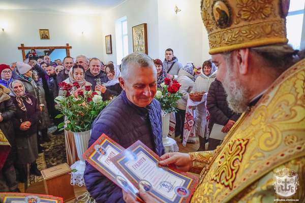 У Хмільницькому районі митрополит Симеон освятив новозбудовану на честь святої праведної Анни українську церкву