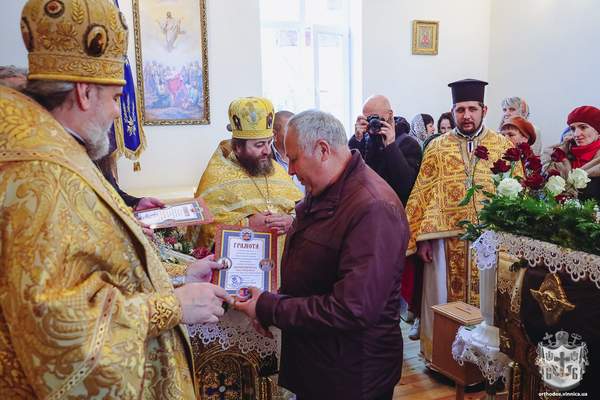 У Хмільницькому районі митрополит Симеон освятив новозбудовану на честь святої праведної Анни українську церкву